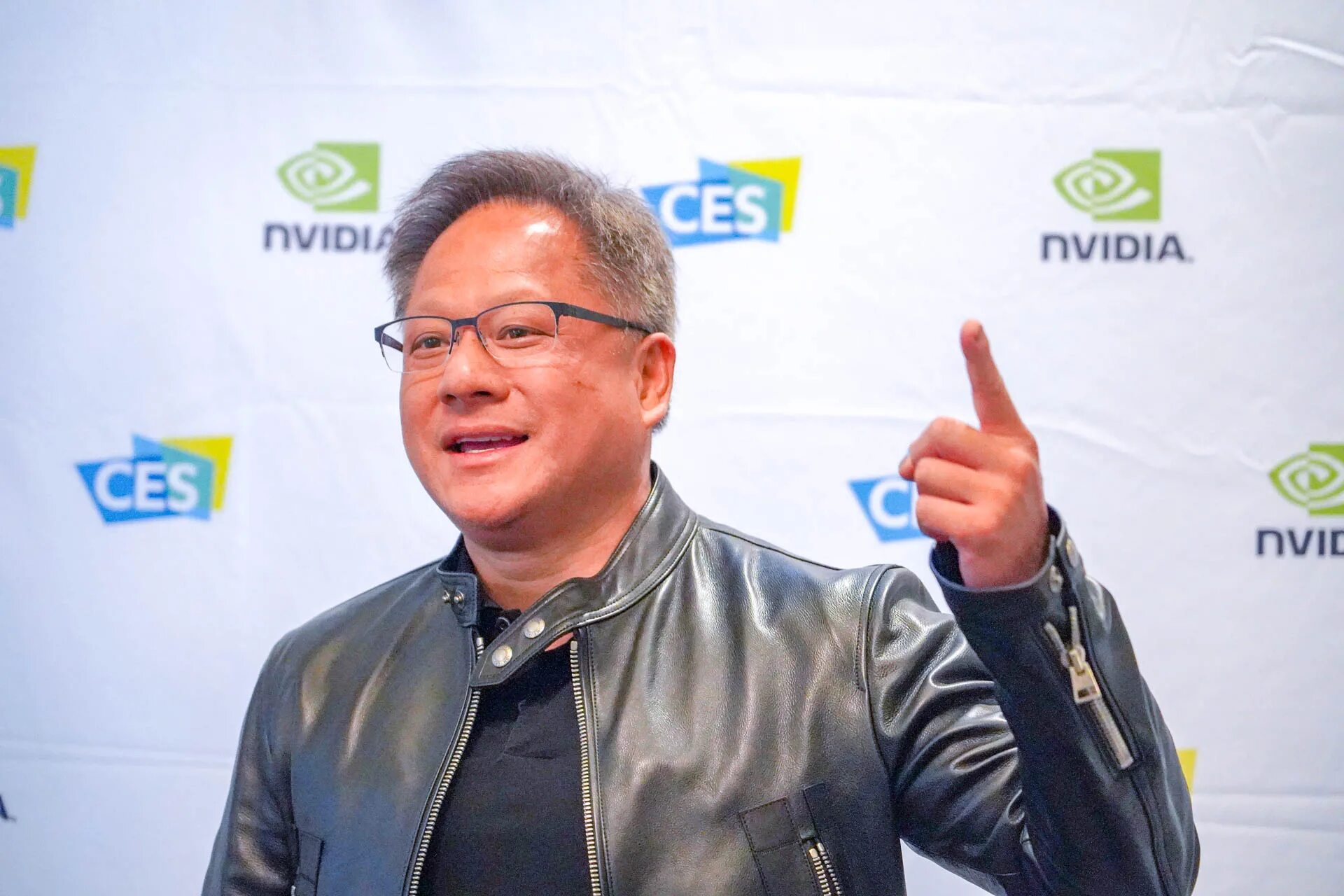 Дженсен хуанг 2023. Хуанг nvidia. Дженсен хуанг. Дженсен хуанг nvidia. Хуанг нвидиа.