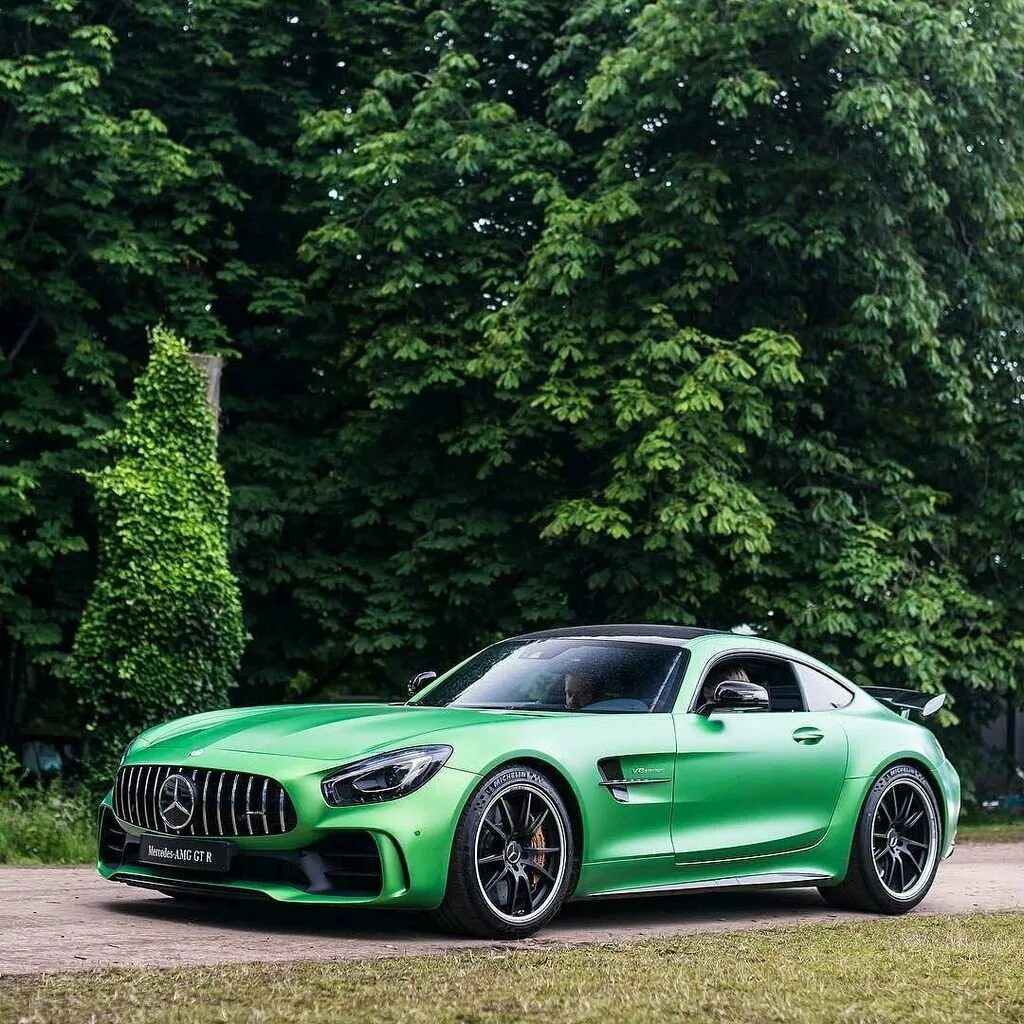 Зеленая машина фото. Mercedes AMG GTR. Mercedes AMG gt r. Mercedes AMG gt GTR. Мерседес Бенц AMG gt r.