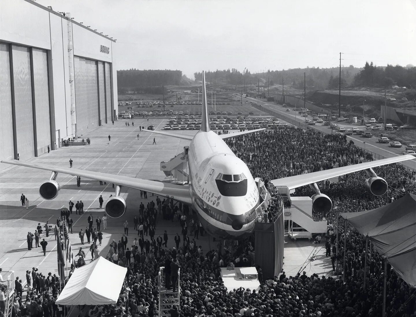 Боинг 747 первый полет. Самый первый Боинг 747. Boeing 747 1969. Боинг 747 старый