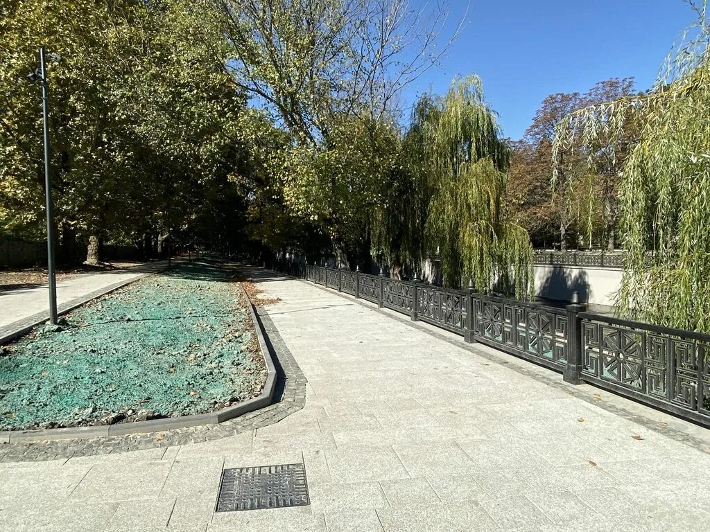 Благоустройство симферопольский 24 корпус. Бульвар франко симферополь. Симферополь 📍бульвар франко, 24. Симферополь дкп фонтаны сквер. Благоустройство симферополь.