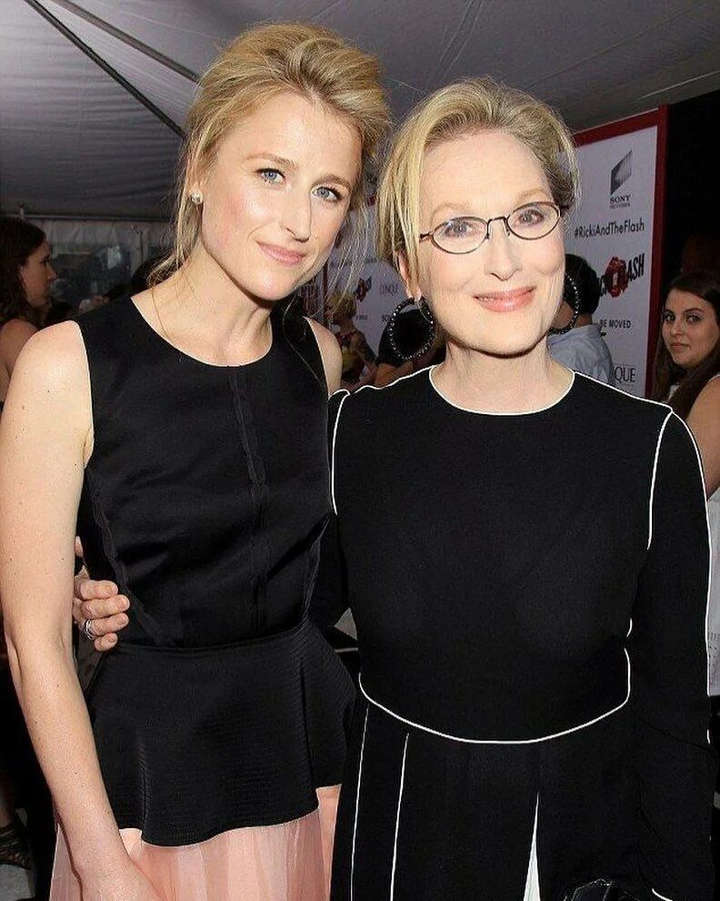 Грейс гаммер дочь мэрил стрип. Мерил стрип и ее дочери грейс и мэми гаммер. Мэрил стрип и ее дети. Мерил стрип дочь. Мерил стрип дочь.