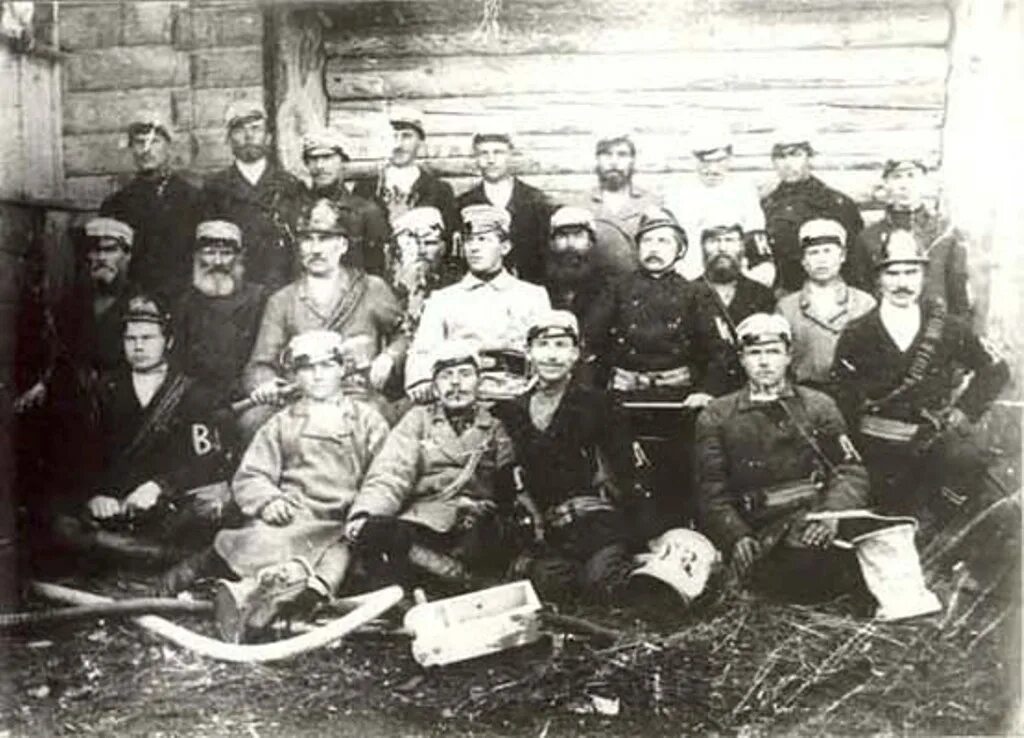 1891 году родоначальник российского пожарного добровольчества. Первая добровольческая пожарная команда. Старые Бежаницы. Пожарные добровольцы в Казанской губернии до 1917. Пожарная часть Бежаницы.