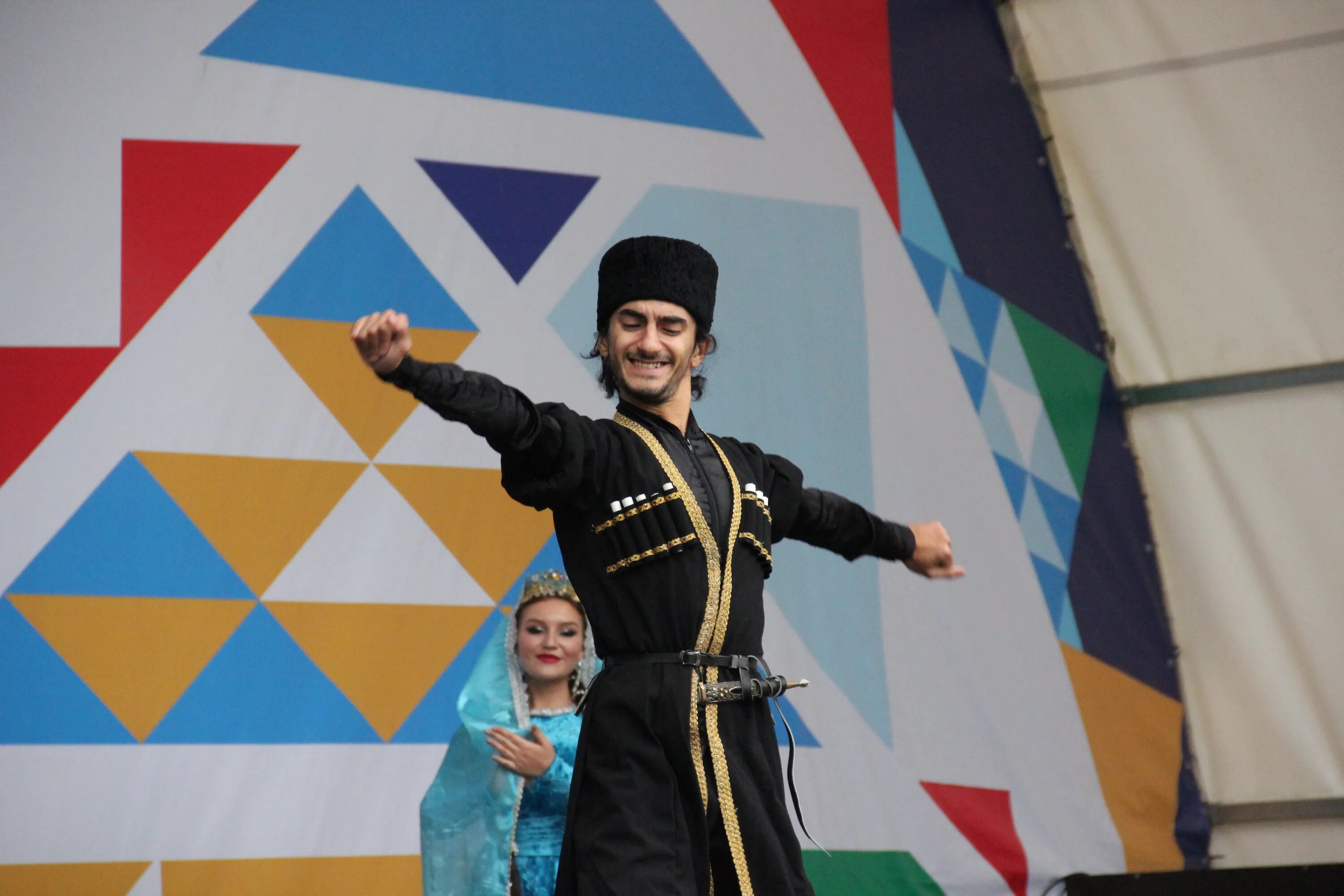 Азейбарджан фестиваль гранат. Азербайджанские праздники. Азербайджанка праздники. 15 Июня Азербайджан праздник. Праздник у азербайджанцев сегодня
