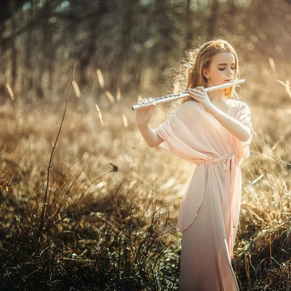 Спокойная музыка флейта. Самая длинная флейта. Девушка с флейтой. Рояль скрипка флейта. Флейта в оркестре.