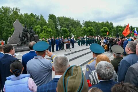 Открытие памятника воинам