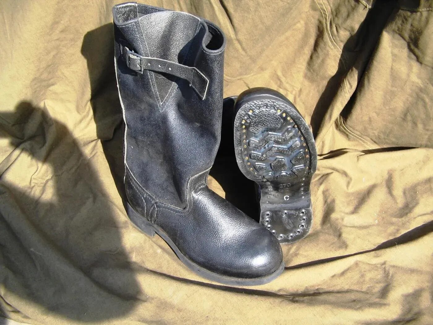 Кирзовые сапоги. Кирзовые солдатские сапоги. Юфтевые сапоги вмф. Кирзовые сапоги. Кирзовые сапоги.