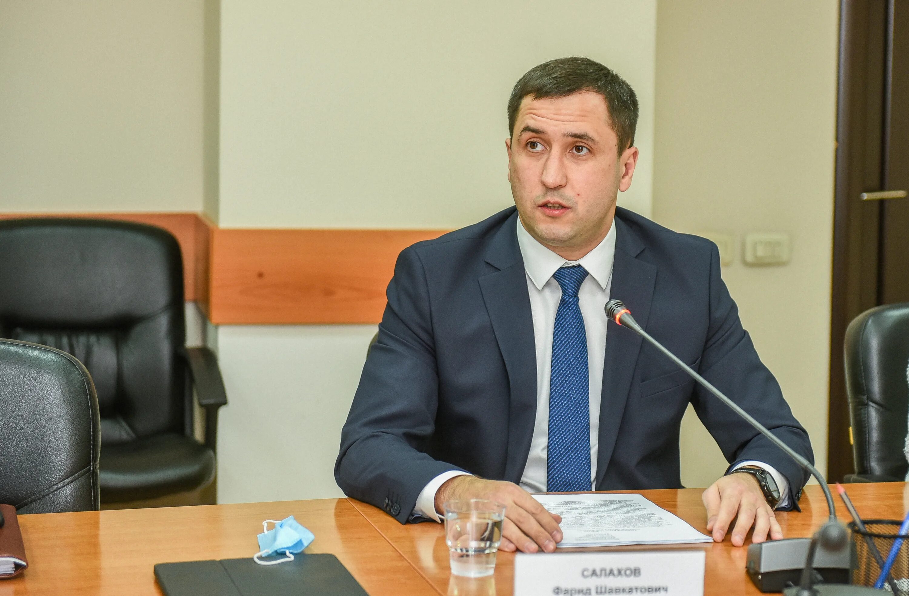 Администрация города набережные челны. Руководитель исполкома набережные челны. Салахов набережные челны руководитель исполкома. Руководитель исполкома набережные челны. Салахов фарид набережные челны исполком.