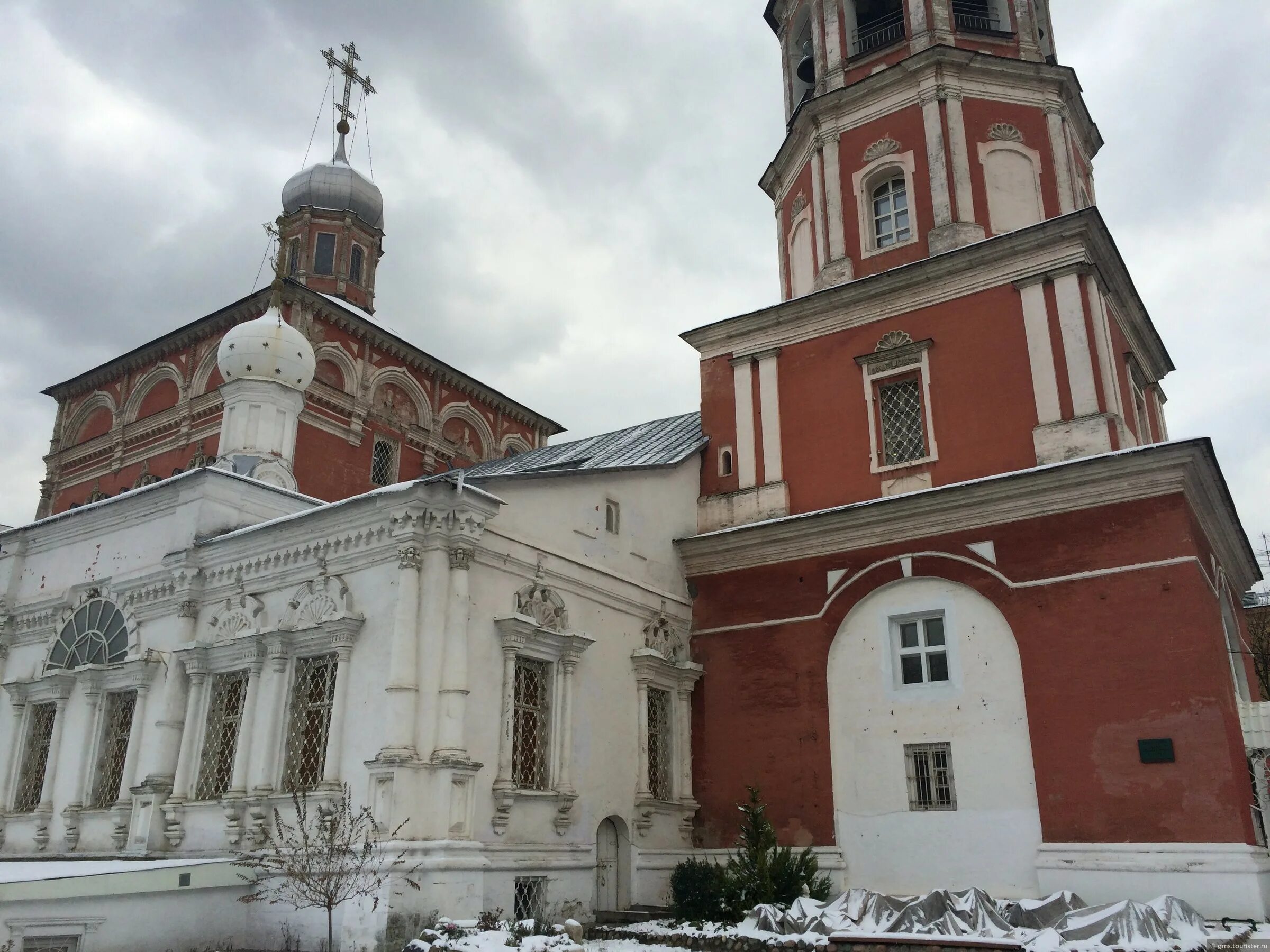 Храм в барашах. Храм пресвятой богородицы в барашах. храм введения во храм пресвятой богородицы в барашах в москве. введенский храм в барашах. введенская церковь барашёвский переулок.