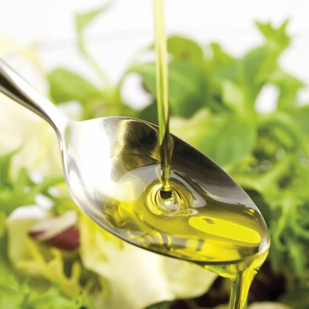 Салат с оливковым маслом. Заправка для салата с оливковым маслом. Оливковое масло в ресторане. Vegetable Oil.
