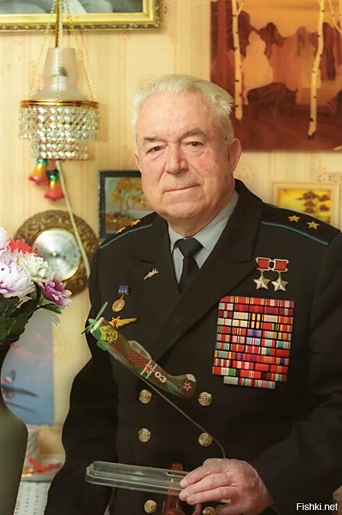 Летчики великой отечественной войны попков виталий иванович. Попков летчик. Виталий попков летчик. Попков летчик. Виталий иванович попков.