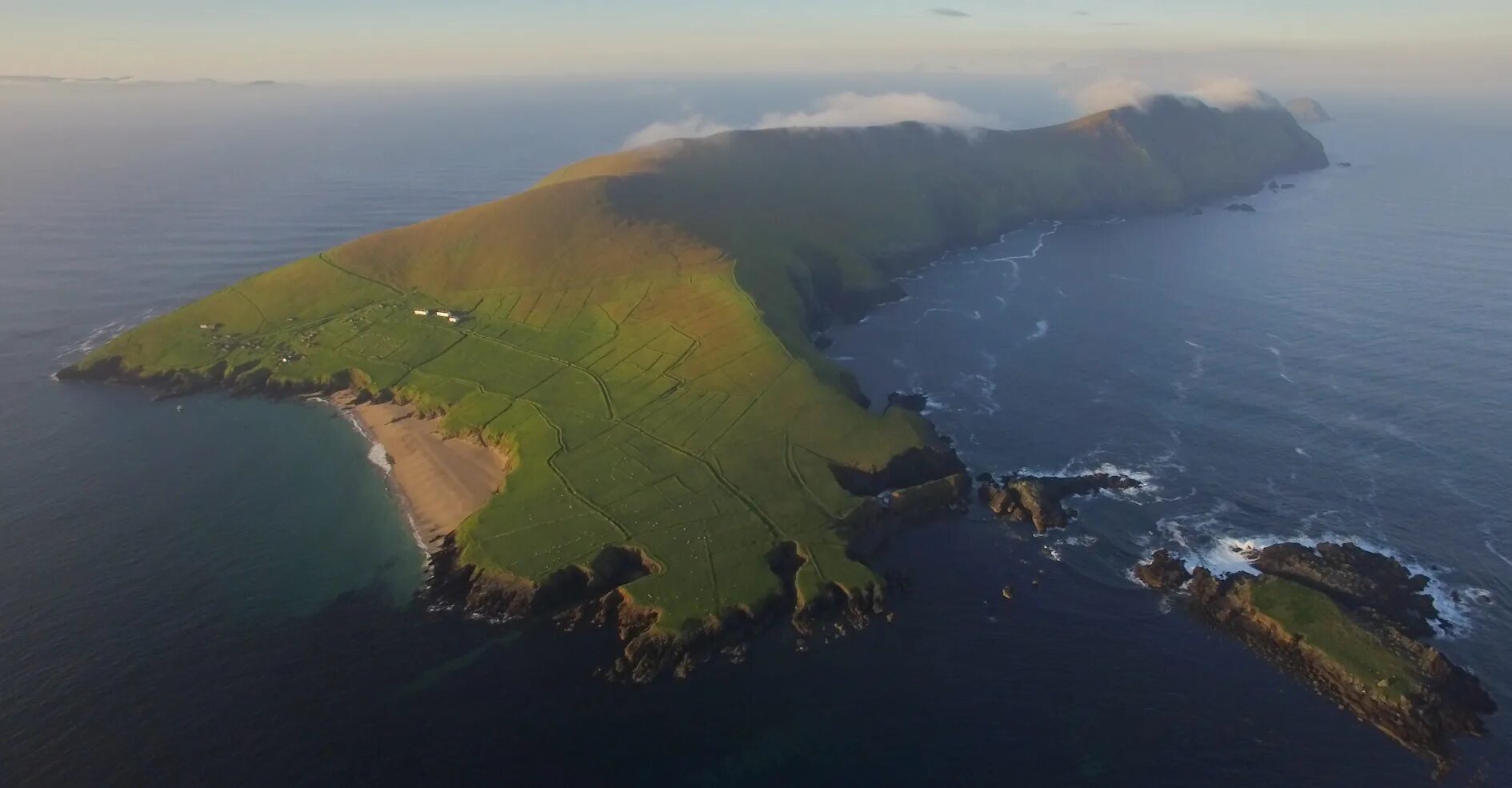 4 по размеру остров. Мальдивы архипелаг. Адаран селект мальдивы. Хаа даалу атолл. Atoll dhaalu atoll мальдивы.