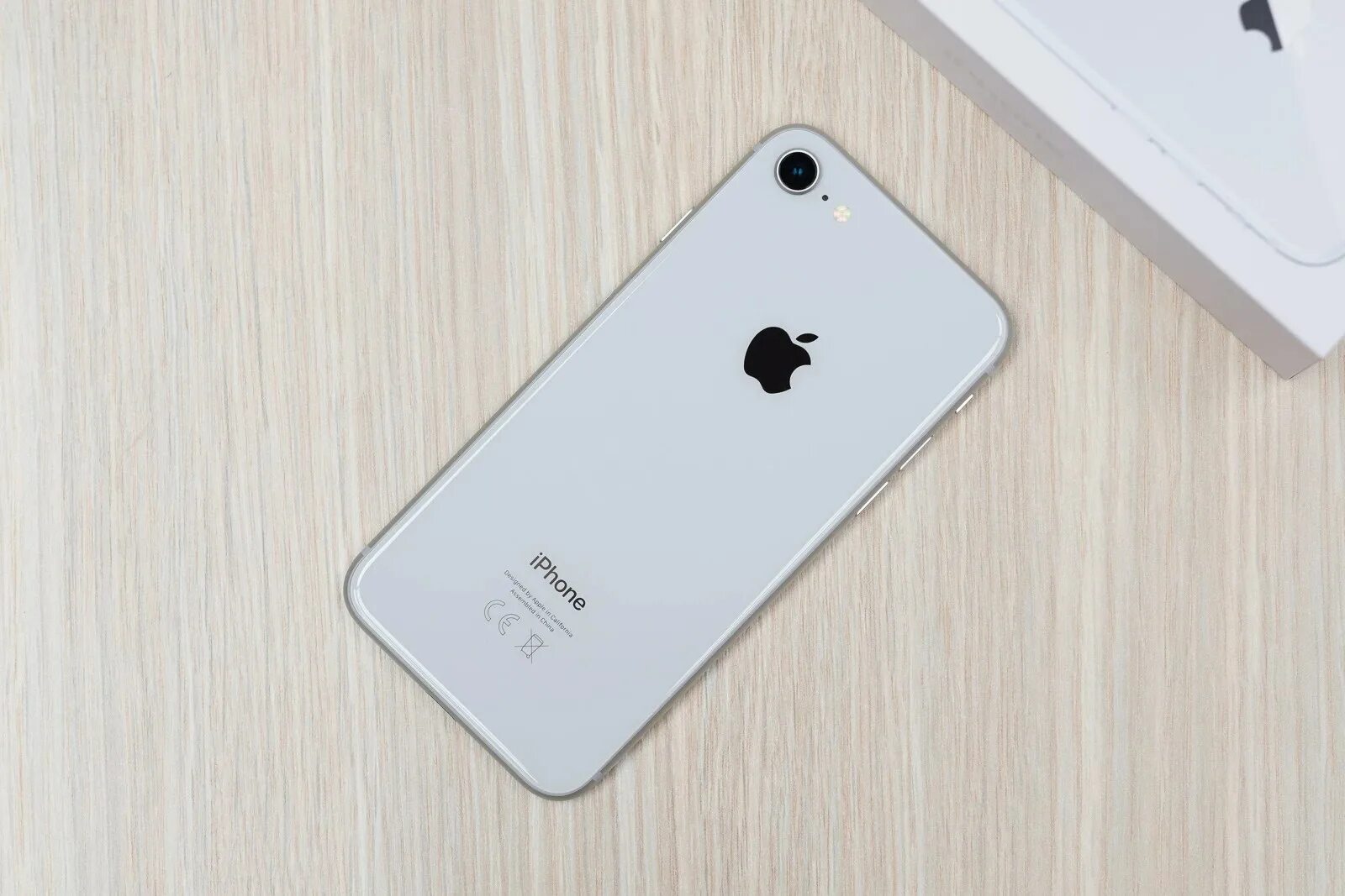 Айфон 8. Iphone 8. Apple iphone 8 128gb Silver. Iphone 8 на столе. Айфон 8 белый на столе.