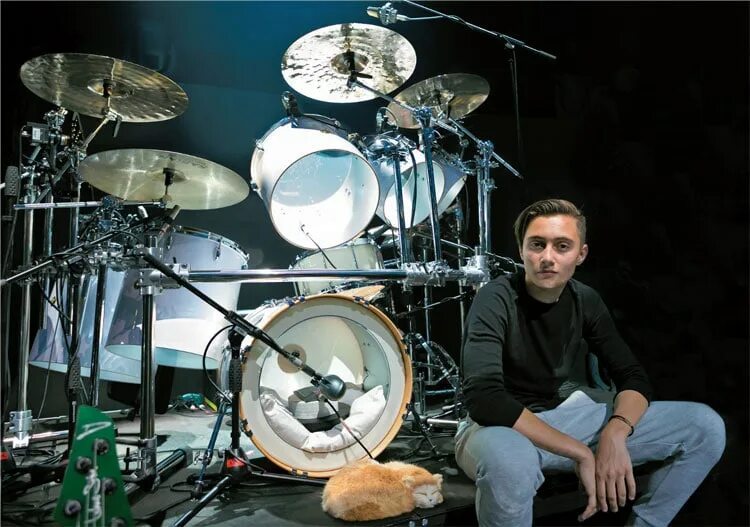 Николас коллинс. Николас коллинз. ник коллинз барабаны. nick collins drummer. сын фила коллинза.