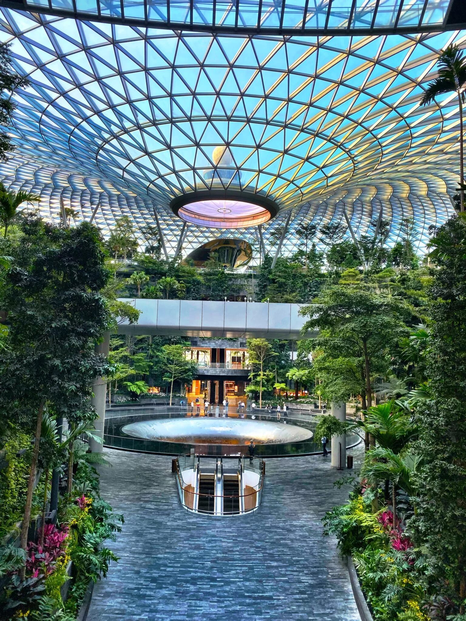 Чанги сады. Аэропорт Чанги Сингапур. Аэропорт Jewel Changi. Аэропорт Changi Сингапур. Аэропорт Jewel Changi, Сингапур.