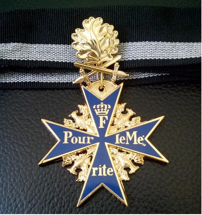 Награда голубой. Прусский орден pour le mérite. Орден pour le merite (Пруссия). Крест pour le merite. Прусский орден за достоинство.