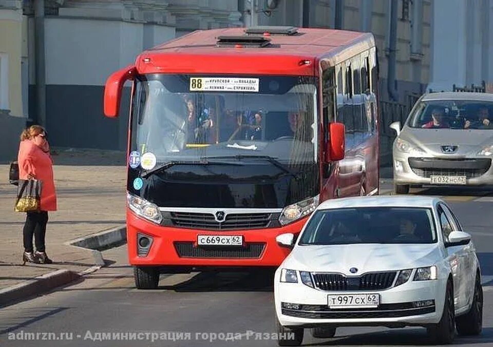 Красные автобусы в Рязани. Красная маршрутка. Автобус Рязань. Общественный транспорт Рязани.