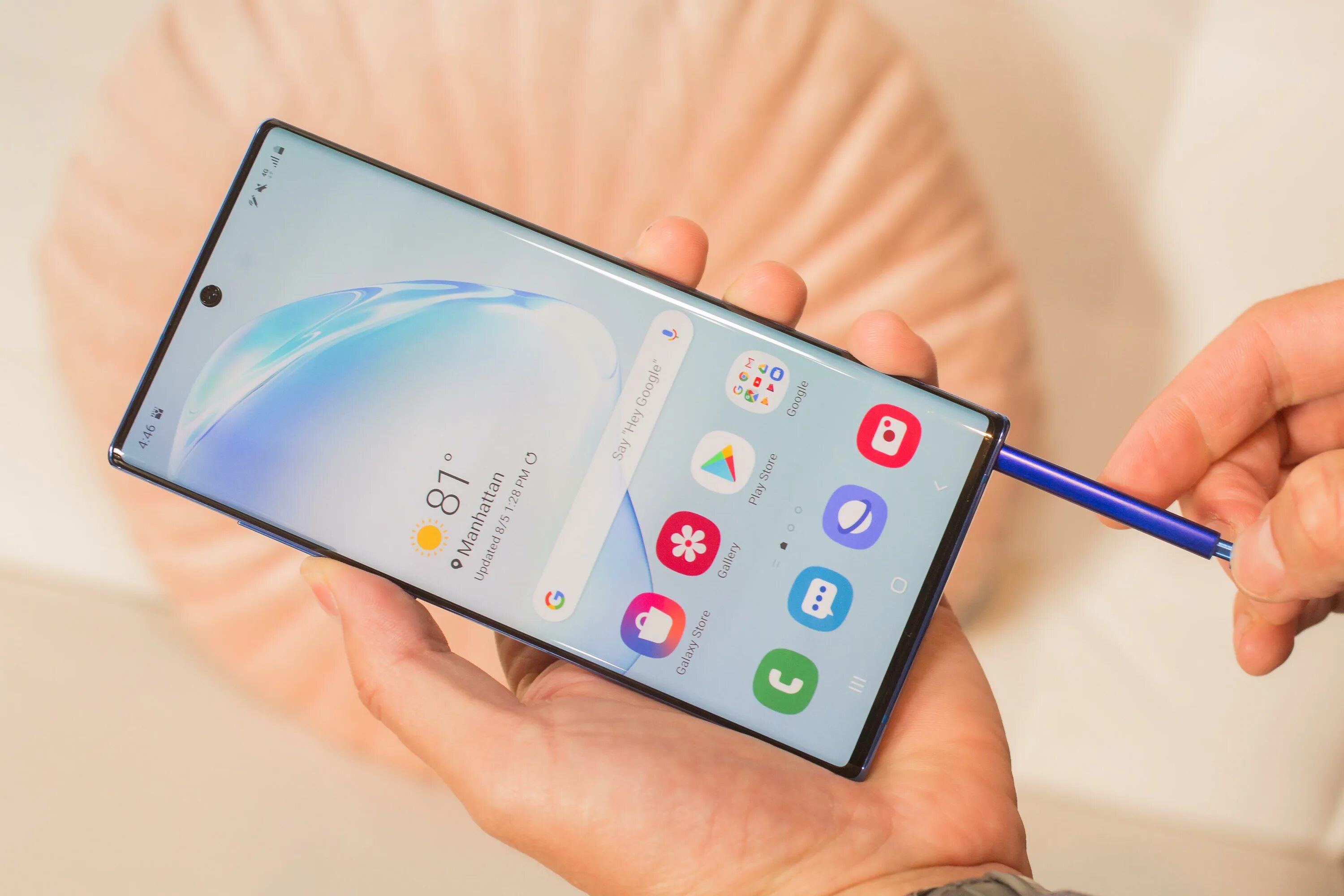 Телефон нот 10 цена. Samsung Galaxy Note 10. Galaxy Note 10 Plus. Samsung Galaxy Note 10 плюс. Samsung Note 10e.