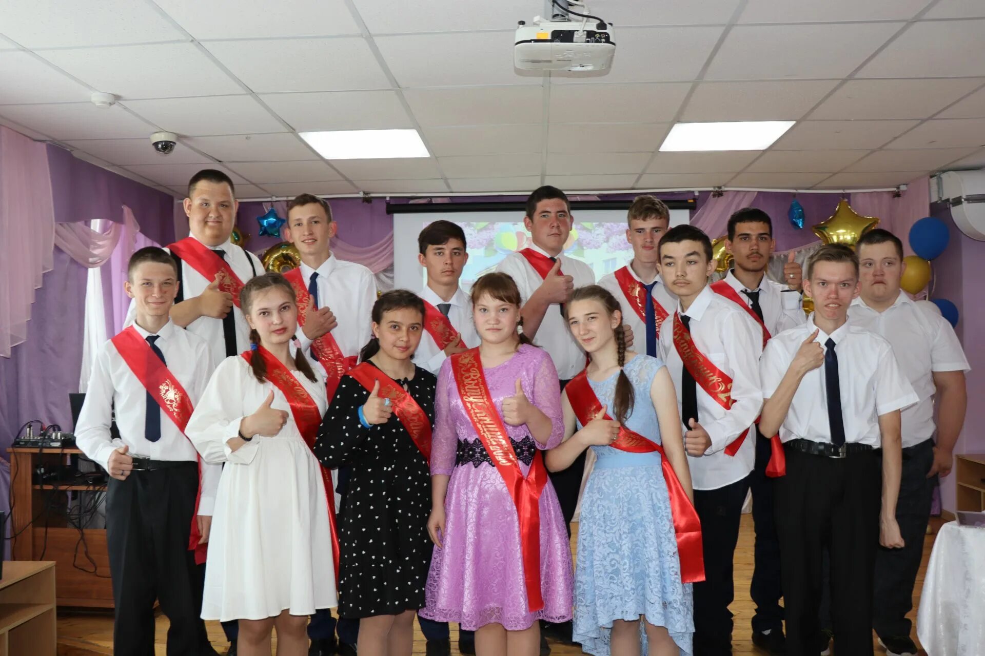 выпускники школы интернат. выпускники школы интернат. школа интернат выпускной. выпускники детских домов. пигановская школа-интернат.