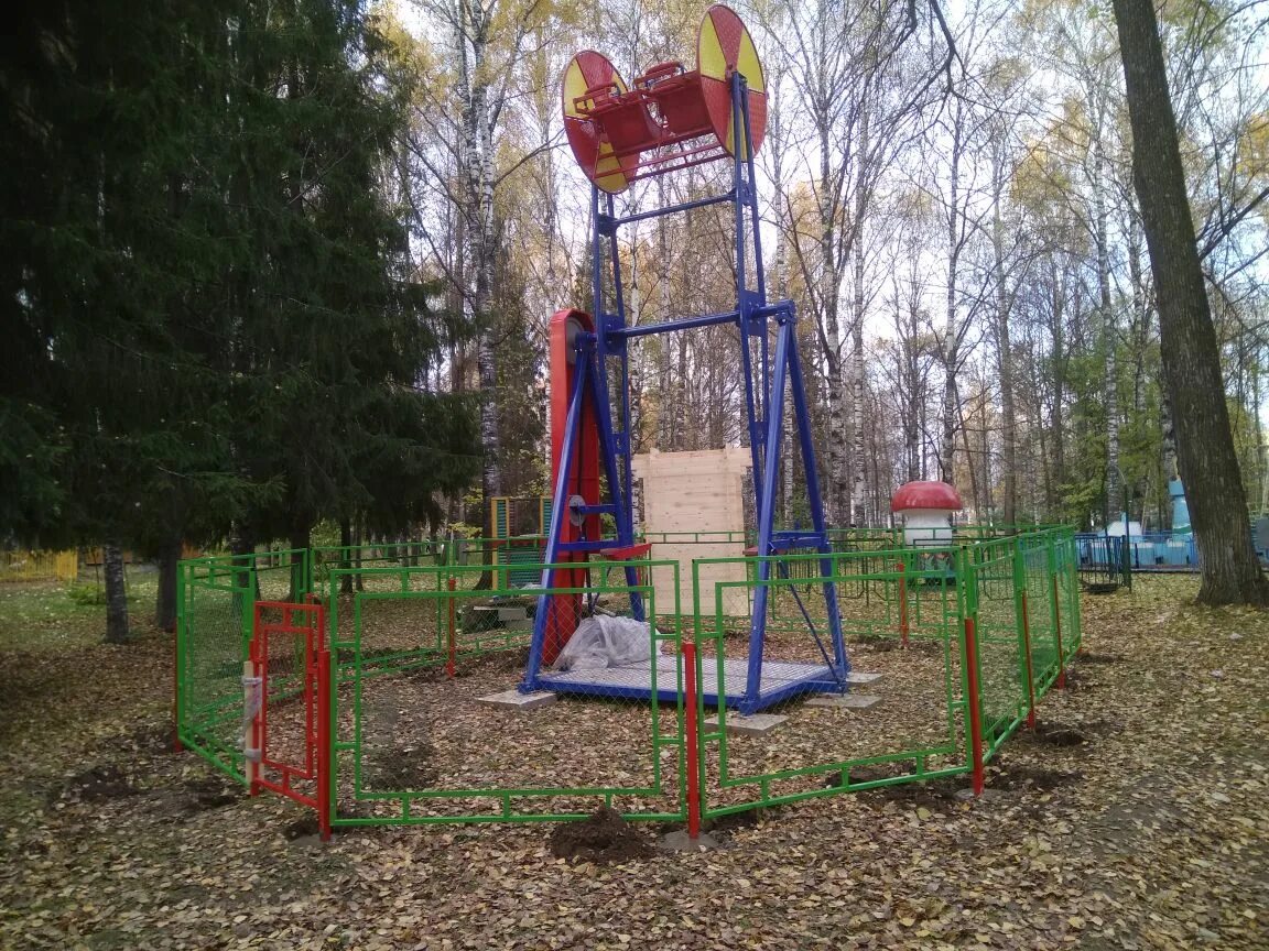 Аттракцион хип. Парк камышинский карусель. аттракцион хип хоп камышин. парковые аттракционы. качели хип хоп аттракцион.