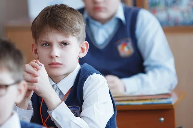 Школа мужчин для детей. Парню на уроке. фото ребят на уроке. пацаны школа ребята.