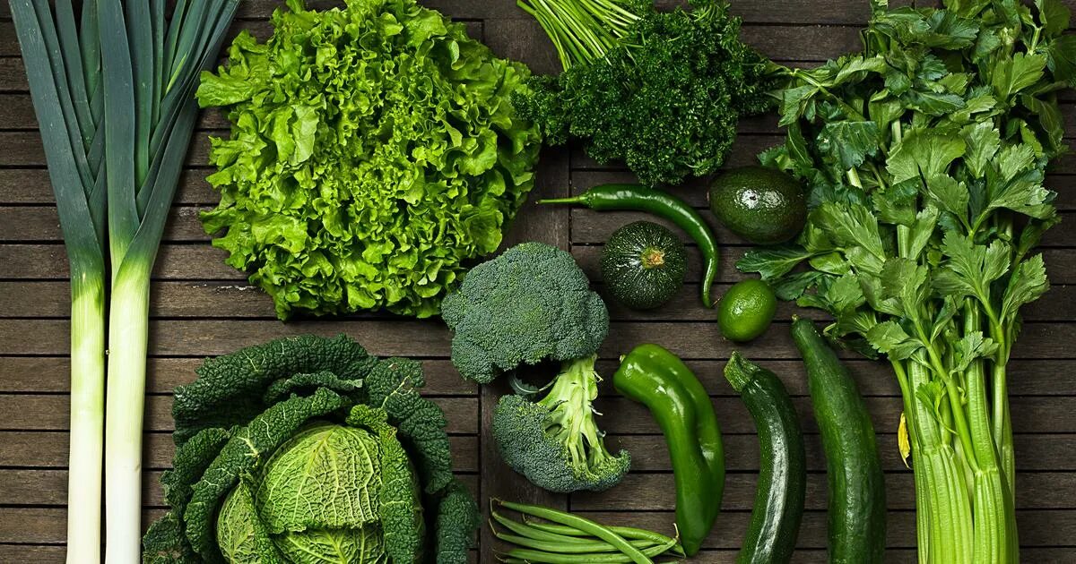 Green leafy Vegetables. Брокколи руккола сельдерей. Спаржа брокколи шпинат. Зеленые овощи. Green leaf витамины