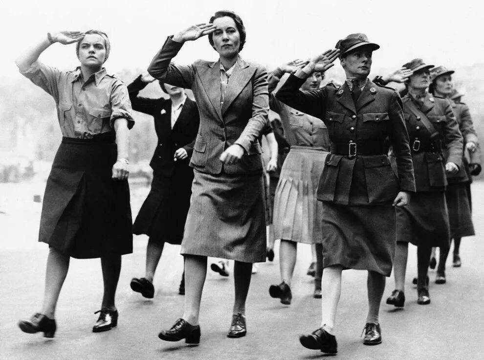 Вторая мировая пипл. Женщины второй мировой. Женшинывторой мировой. Платья послевоенных лет. Женщины военные вторая мировая.
