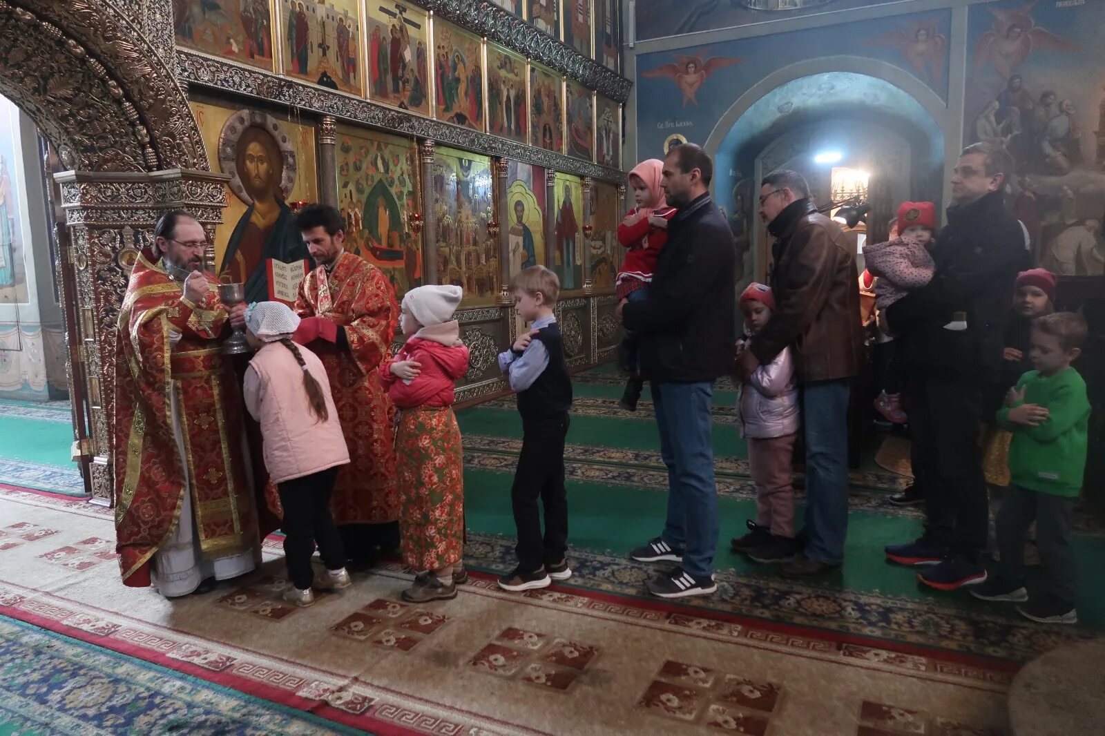 Воскресная служба. Служба в православном храме. Православная литургия. Первый православный храм. Воскресное богослужение церковь