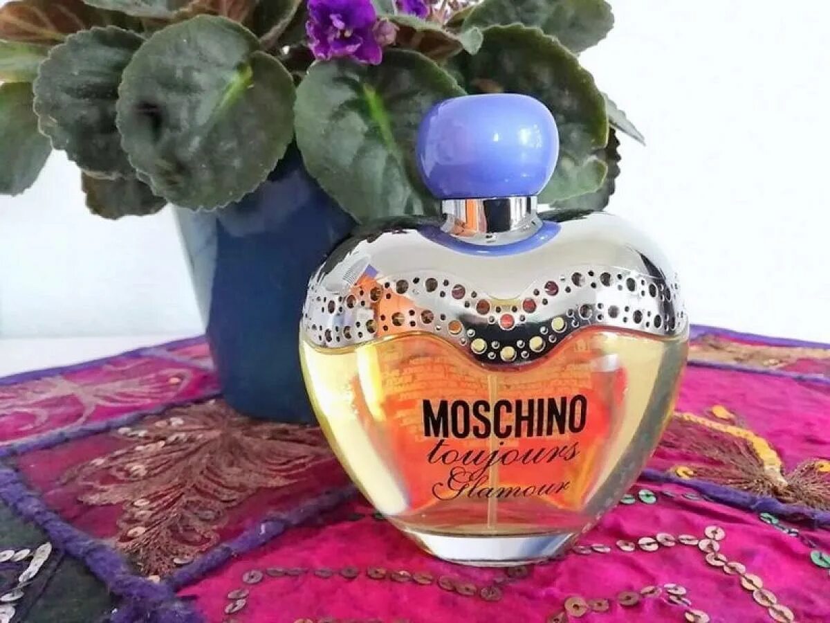 Москино духи яблоко. Духи Moschino toujours Glamour. Moschino духи 2010. Moschino toujours Glamour w EDT 100 ml Tester. Лямур тужур.