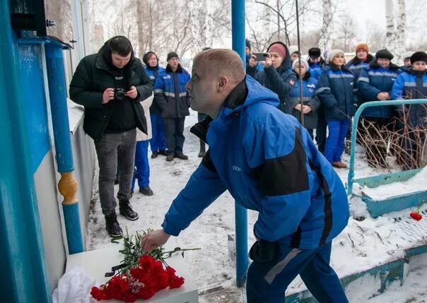 Новости стерлитамака подслушано. Мемориальная доска Волочаев Стерлитамак. Памятные таблички погибших сво.