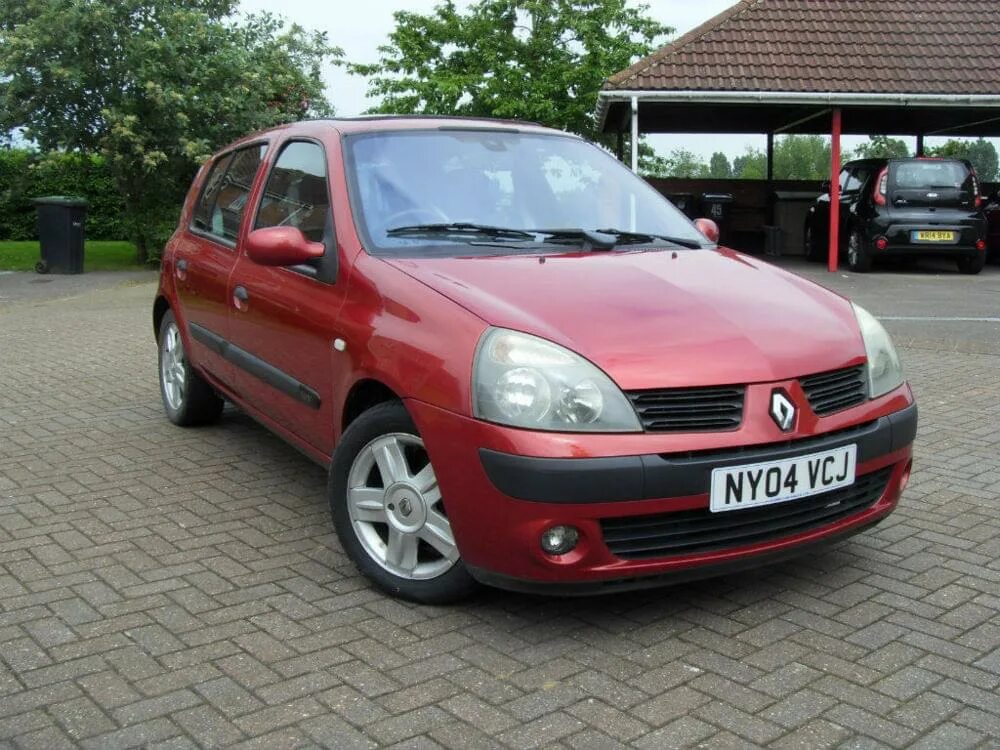 Рено клио 2004 год. Рено клио 2004. renault clio 2004г.. renault klio 2004 год. renault clio 2 2004 салон.