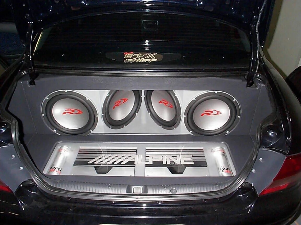 Музыка в машину колонки. Динамики car Audio 20. Phantom car Audio сабвуфер. Car Audio installation. Custom car Audio Subwoofer серый.