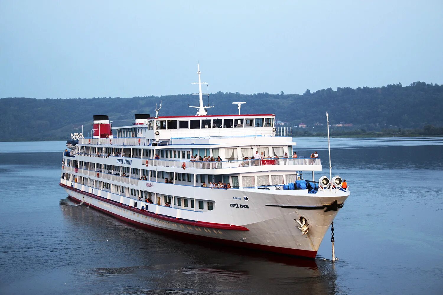 Теплоход фадеев пермь. Теплоход с 388 экскурсантами отправился. Теплоход хирург разумовский казань. Речные круизные теплоходы. Теплоход с 388 экскурсантами отправился.