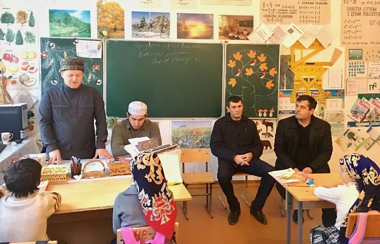 Ахмад ботлихский. Имам ботлихского района ахмад. село муни ботлихский район. ботлихский район село кванхидатли. ботлихский район селение муни.