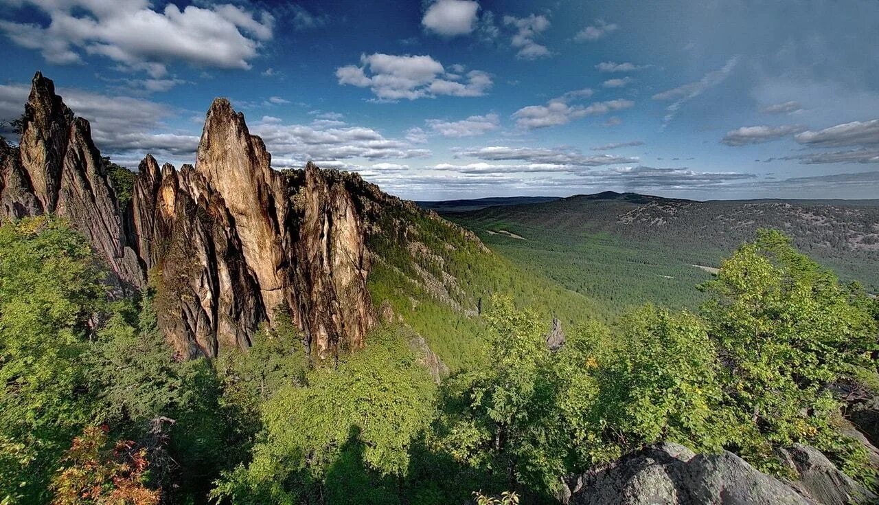 Самая низкая гора урала. Двуглавая сопка Таганай. Таганай национальный парк двуглавая сопка. Двуглавая сопка перья Таганай. Златоуст Таганай двуглавая сопка.