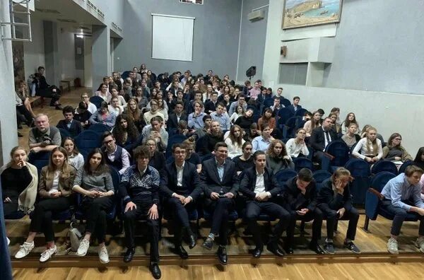 Гимназия грибоедова обыденский переулок. Школа грибоедова 1529 отзывы. Грибоедовская гимназия москва. Школа грибоедова 1529. С.