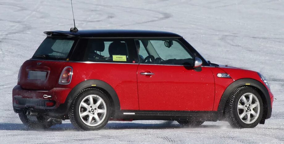 Мини гибрид. Mini countryman se all4 phev. Мини купер кантримен 2019. Мини гибрид. Гибрид кантримен мини.