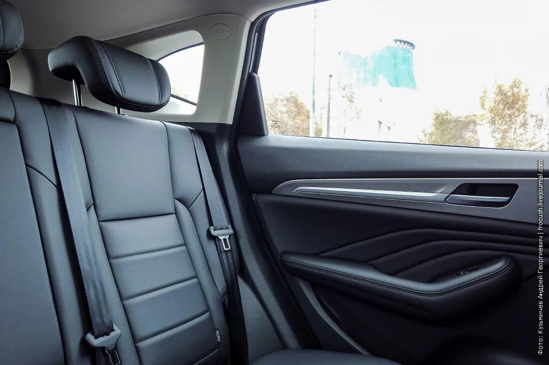 Уплотнители haval f7. Разъем двери киа рио 3. Салон автомобиля хавал ф7. Спойлер на хавал f7x. Дверь хавал ф7.