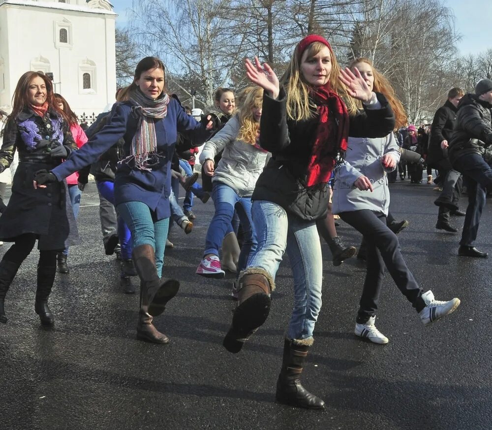 Движение молодежи. Движение молодежи