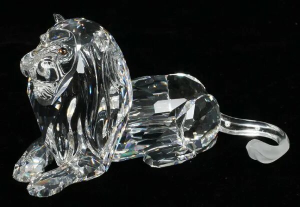 Лев статуэтка из хрусталя. Горный хрусталь для льва. Хрустальная статуэтка. Хрустальный лев. Фигурки из горного хрусталя.