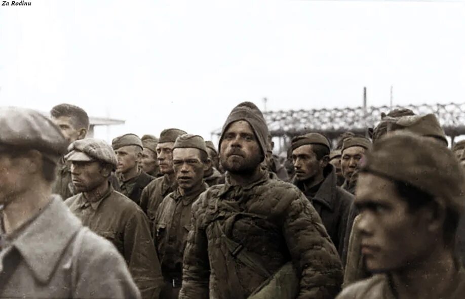 Пленный про войну. Пленный про войну. Пленные бойцы ркка в 1945. Советские солдаты сдаются в плен 1941. Лагерь советских военнопленных 1941.