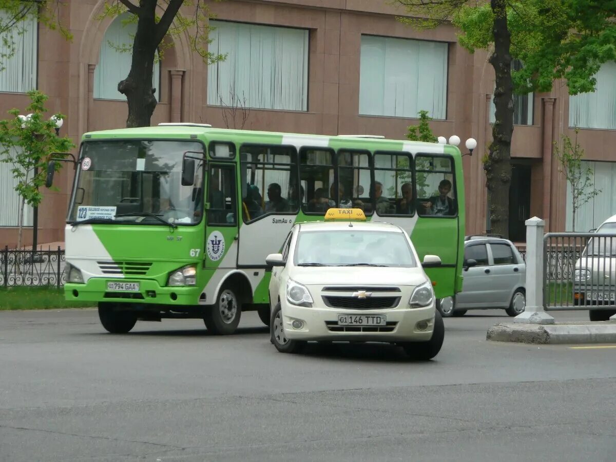 Автотранспорт Узбекистана. Автобус такси. Общественный транспорт такси. Автобус городской Узбекистан.