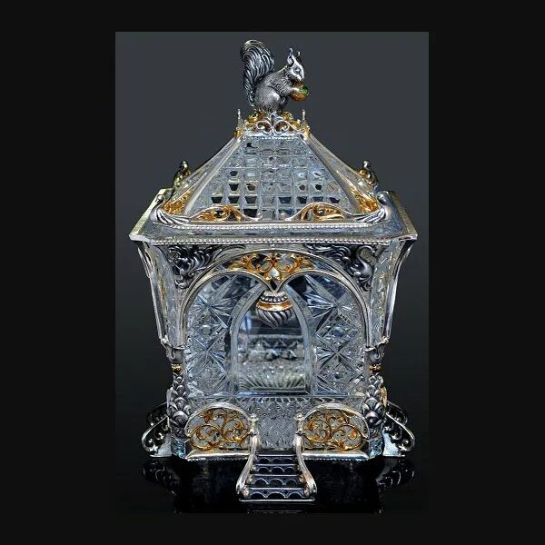 дом хрусталя. хрустальный сказочный дворец. ледяной бар квебек канада. люстра бабочка хрустальная. ледяной отель в канаде (hotel de glace).