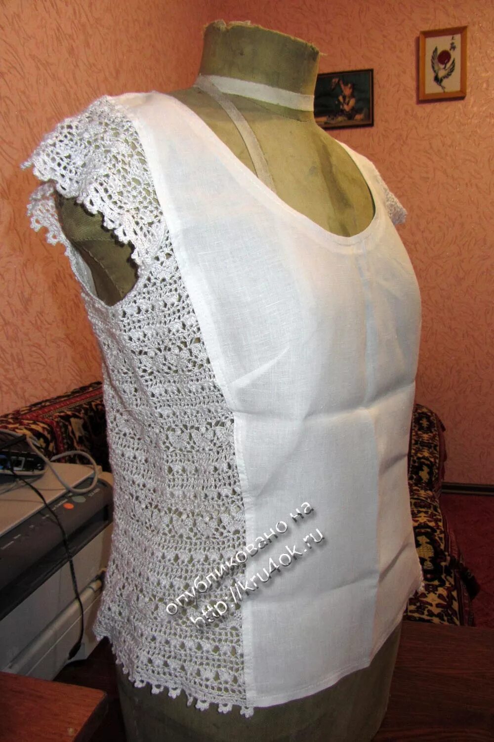 Вязаные платья комбинированный с тканью. Вязаная кофта комбинированная с тканью. Крючок ткань комбинирование. Блузка ткань плюс крючок.