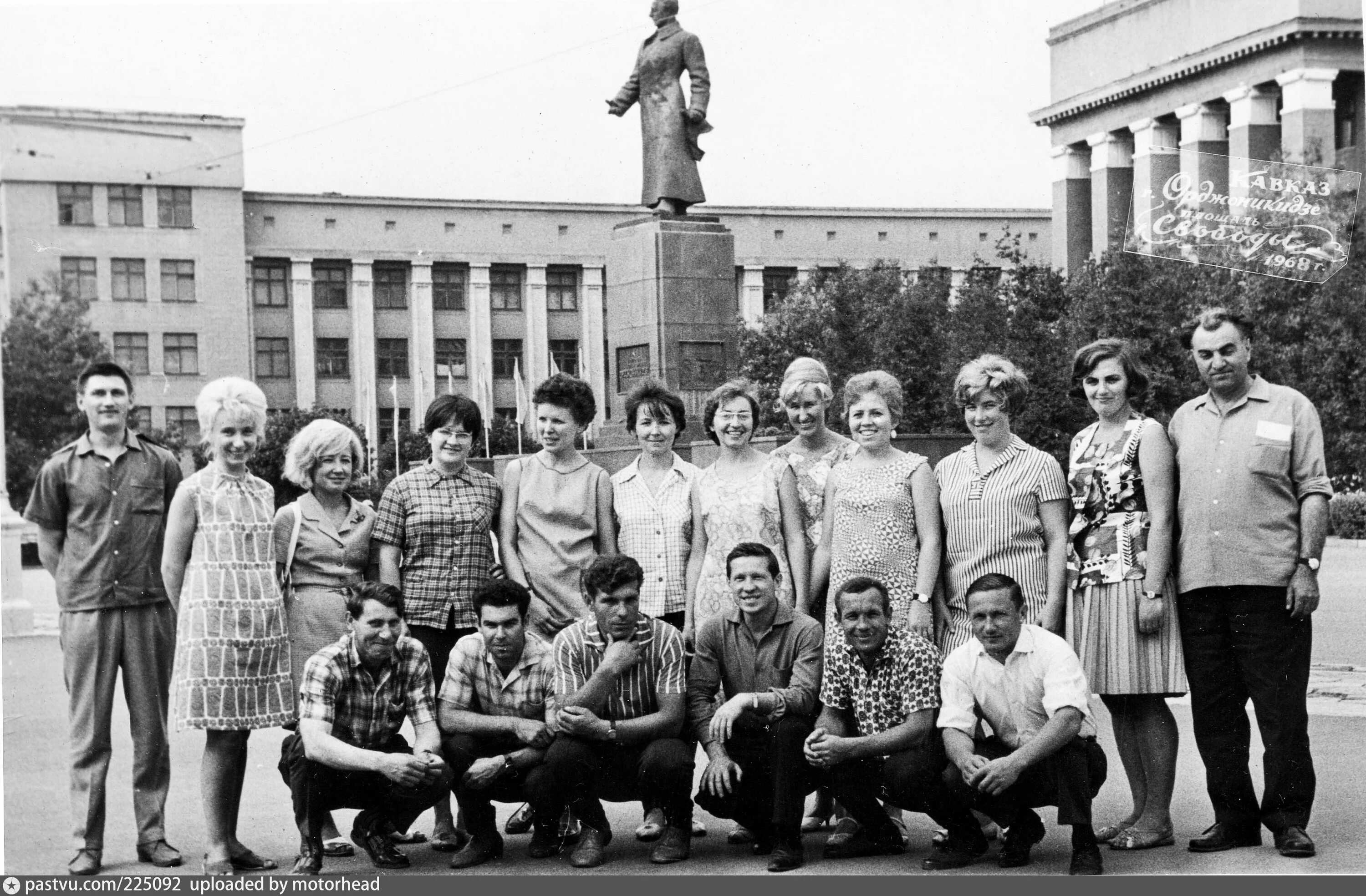 Орджоникидзе курск. Орджоникидзе Северная Осетия 1970 год. Орджоникидзе Владикавказ 1985. 1981 Год Орджоникидзе. 35 Школа г.Орджоникидзе СОАССР.