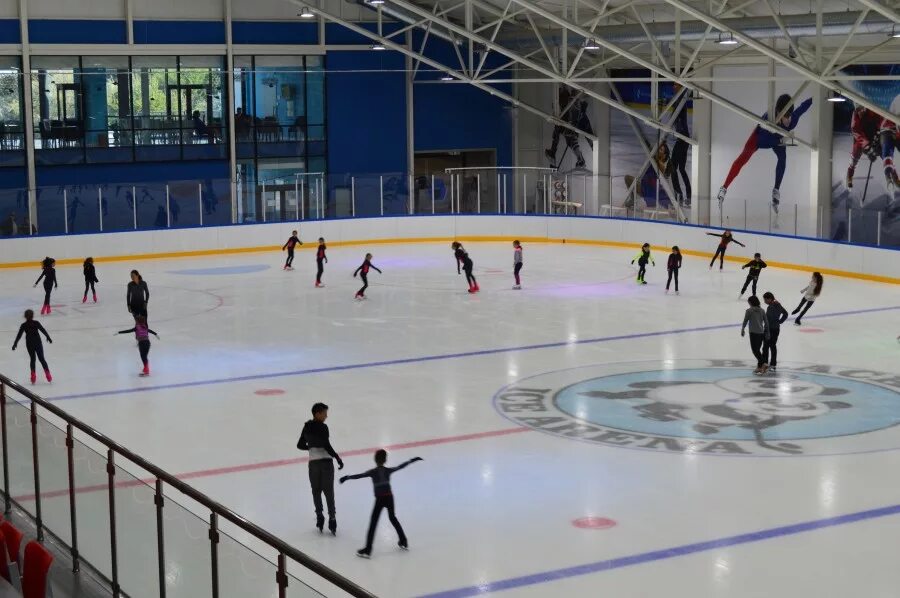 Айс арена расписание. Ледовая Арена Ice Rink. Айс Арена Ростов. Светлогорск Арена ледовая. Каток на Западном в Ростове-на-Дону айс Арена.