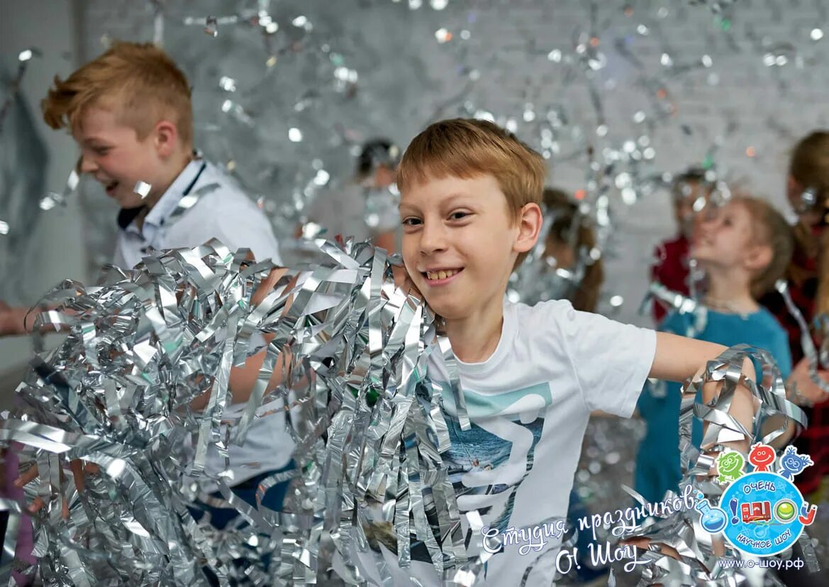 блестящее шоу. бумажное шоу блестящее. серебряное шоу. дождик из фольги детский праздник. серебряное шоу.