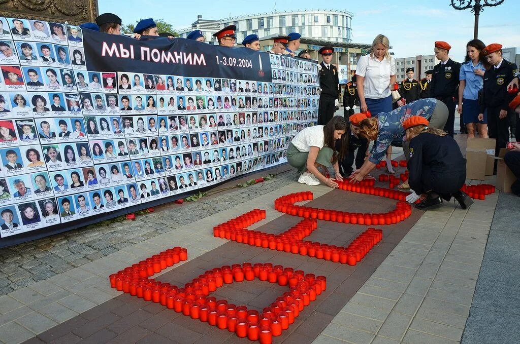 Свеча памяти жертв теракта. Теракт в Беслане 1 сентября. Беслан 1 сентября помним. Беслан школа 1 сентября.