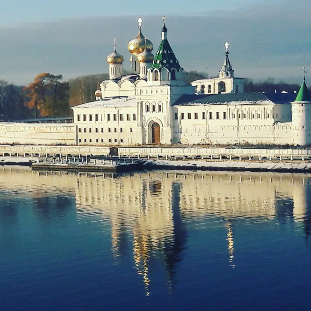 Свято троицкий ипатьевский. Свято-Троицкий Ипатьевский монастырь в Костроме. Ипатьевский монастырь Кострома. Белокаменный Ипатьевский монастырь в Костроме. Кострома Ипатьевский монастырь в Костроме.