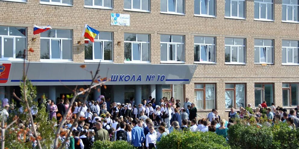 Закончил школу в 14