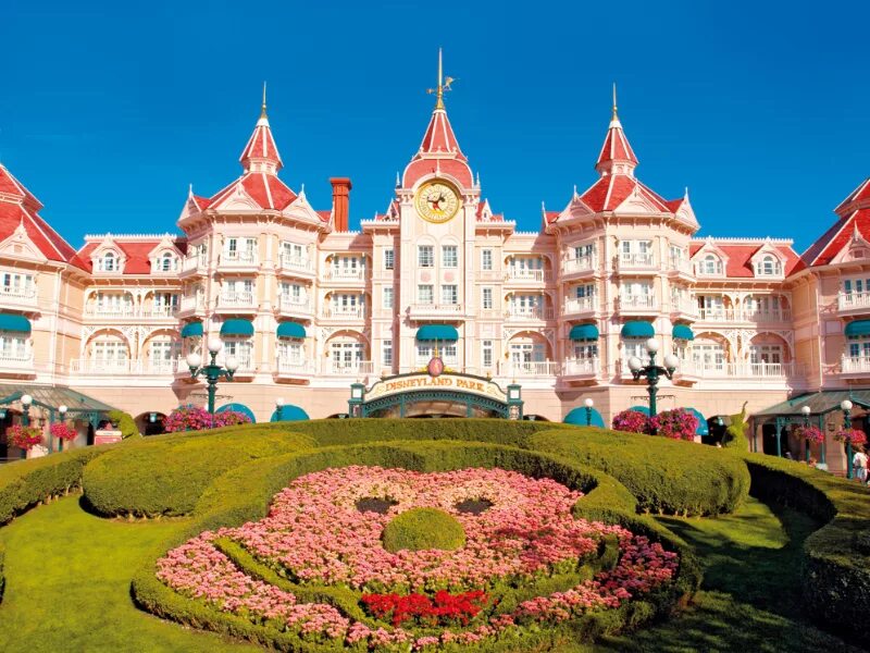 Отели дисней. Disneyland замок отель. Отель Диснейленд Париж. Диснейленд в Турции Белек. Замок в Диснейленде в Париже отель.